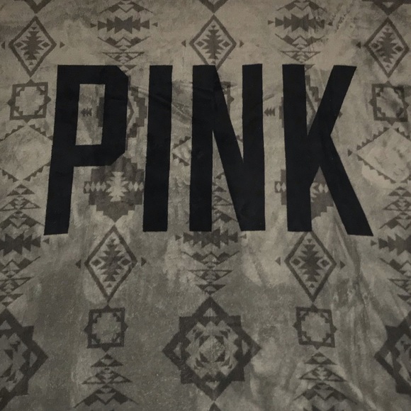 VS ๐ PINK HTF Gray Aztec Stadium Blanket โข UFT - Picture 7 of 8